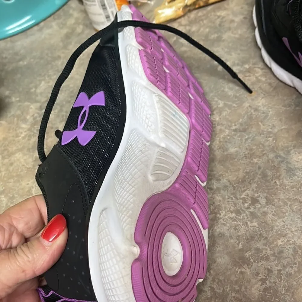 Under armor, tennis shoes